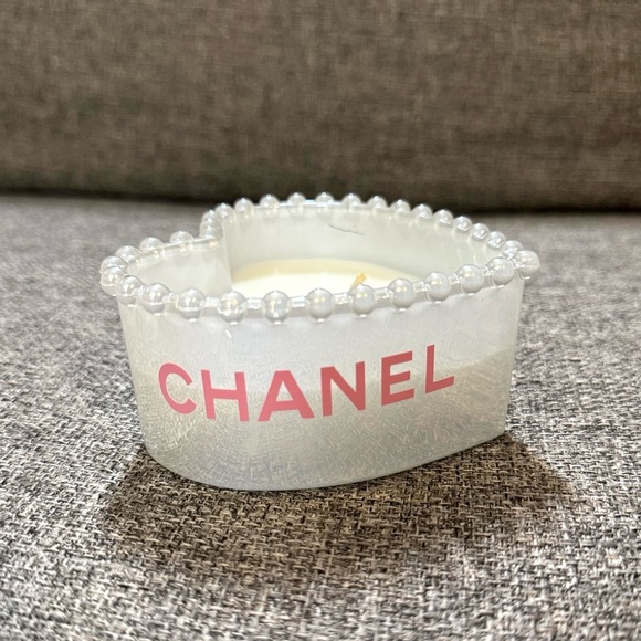 ❗️LAST FEW❗️ CHANEL White and Pink Heart Candle - Picture 2 of 6